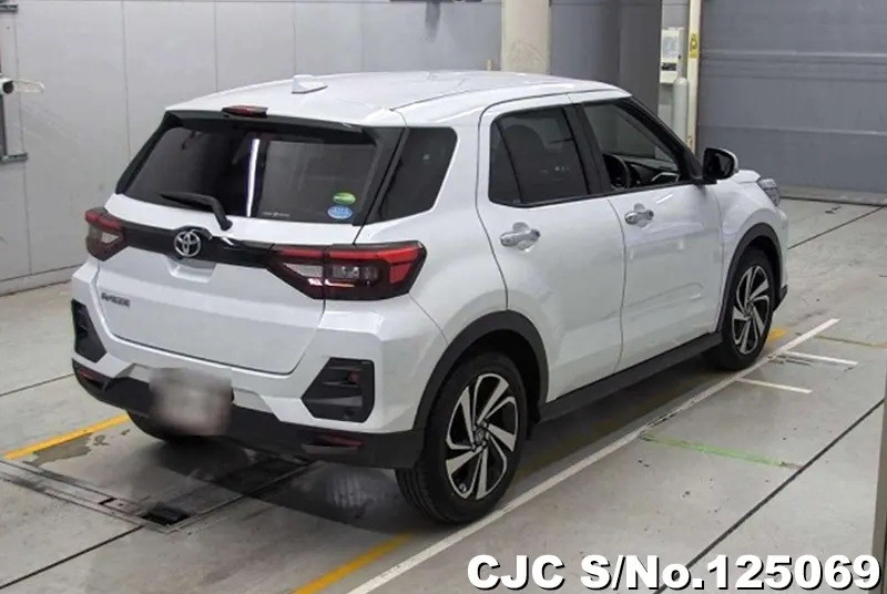 Toyota Raize in White for Sale Image 2