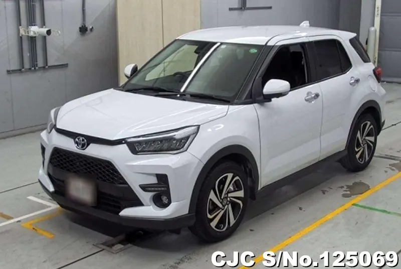 Toyota Raize in White for Sale Image 3