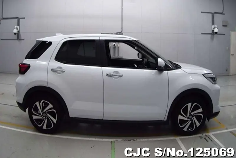 Toyota Raize in White for Sale Image 4