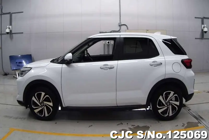 Toyota Raize in White for Sale Image 5