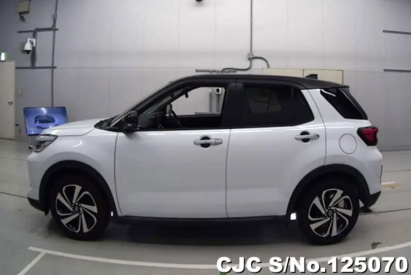 Toyota Raize in White for Sale Image 5