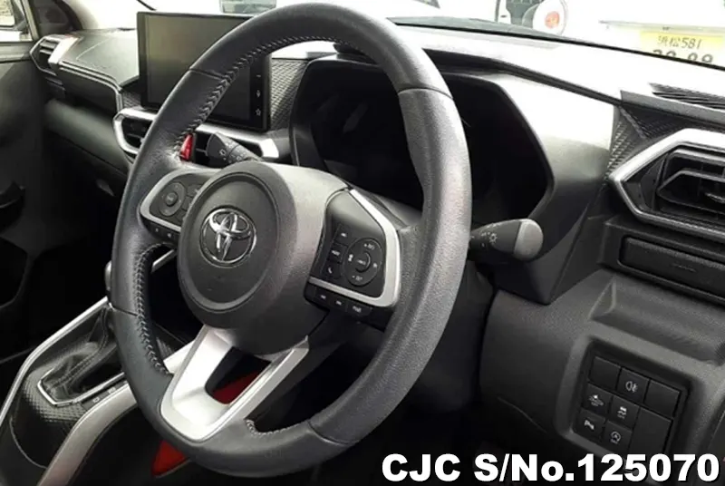 Toyota Raize in White for Sale Image 6