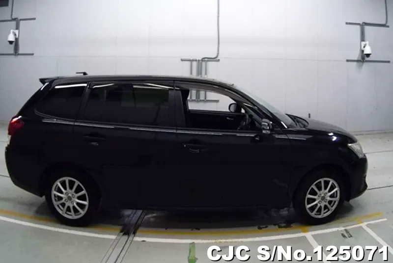 Toyota Corolla Fielder in Black for Sale Image 4