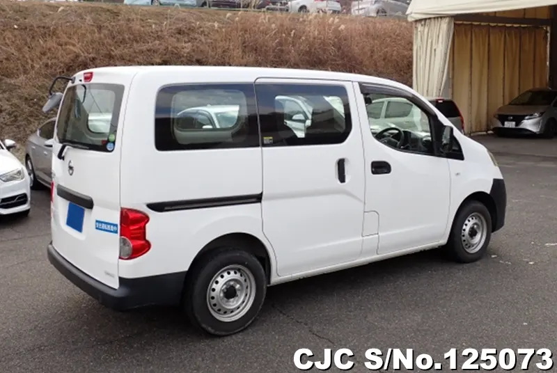 Nissan NV200 in White for Sale Image 2