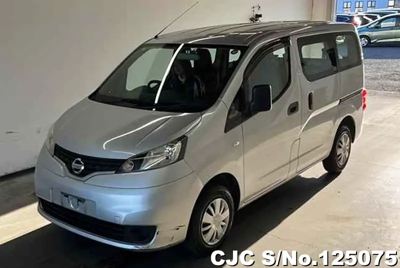 Nissan NV200 in Silver for Sale Image 3