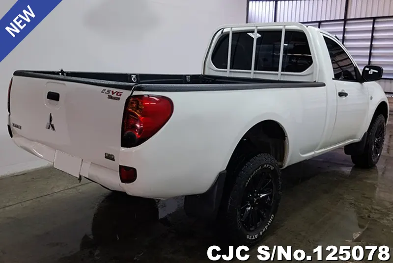 Mitsubishi Triton in White for Sale Image 2
