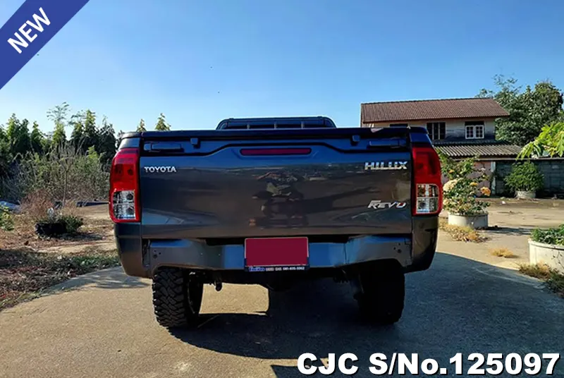 Toyota Hilux in Gray for Sale Image 5