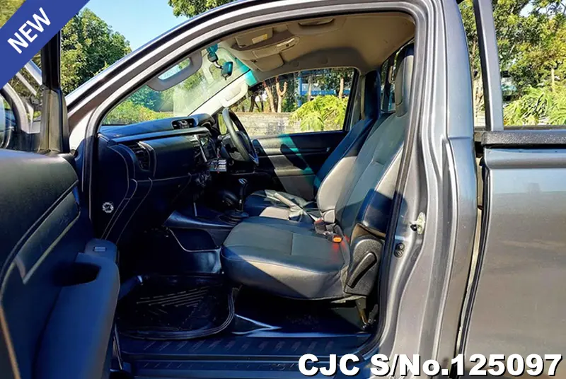 Toyota Hilux in Gray for Sale Image 8