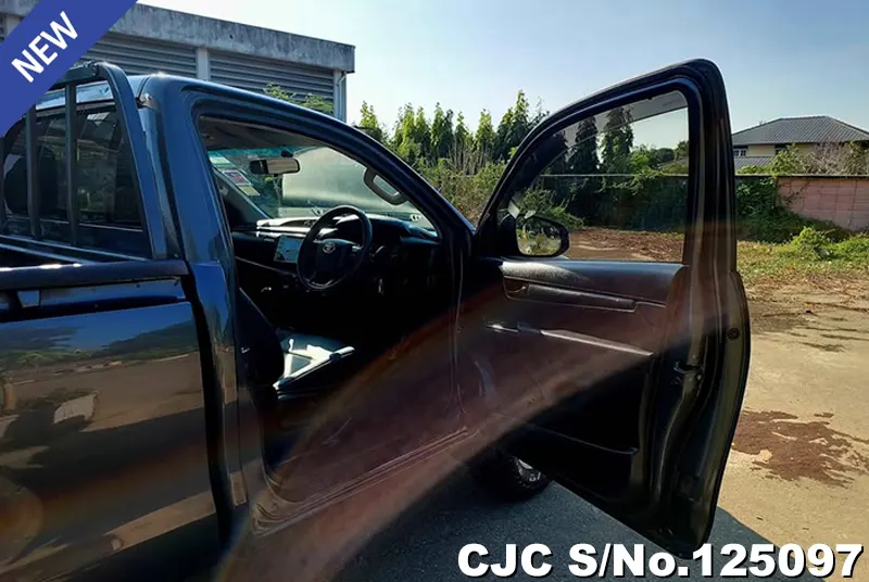 Toyota Hilux in Gray for Sale Image 9