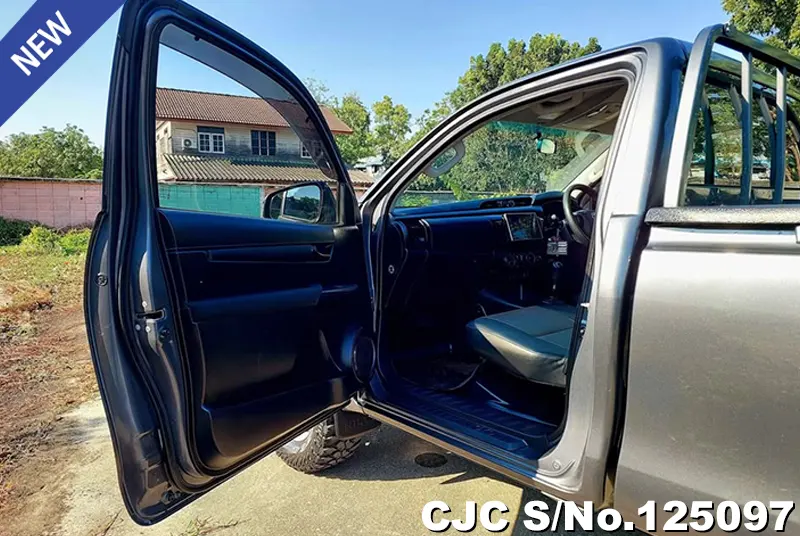 Toyota Hilux in Gray for Sale Image 10
