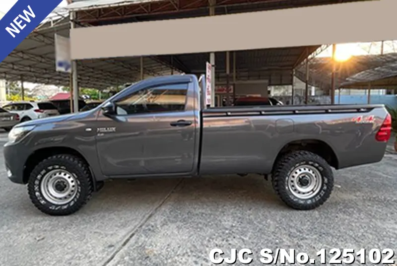 Toyota Hilux in Gray for Sale Image 4