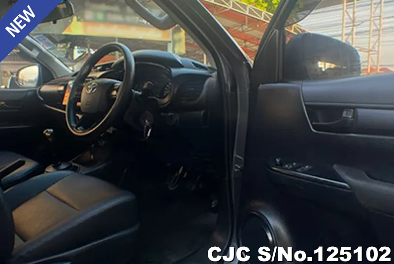 Toyota Hilux in Gray for Sale Image 7