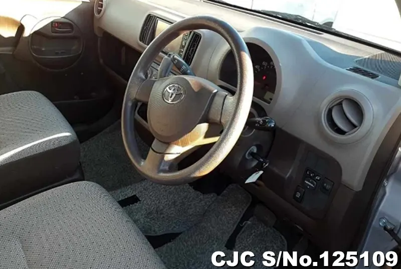 Toyota Passo in Purple for Sale Image 6