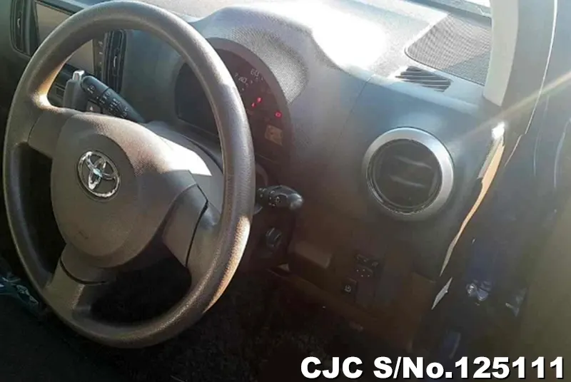 Toyota Passo in Blue for Sale Image 6
