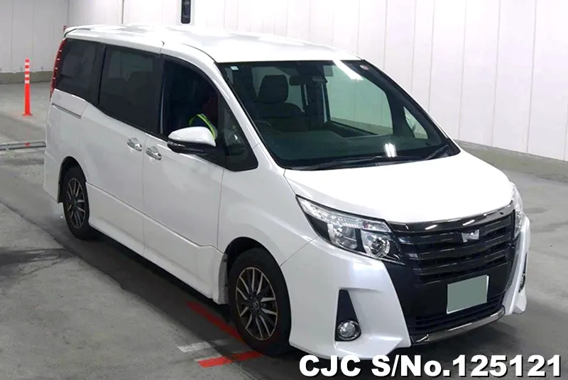 Toyota / Noah 2016