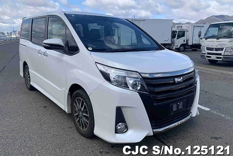 Toyota / Noah 2016