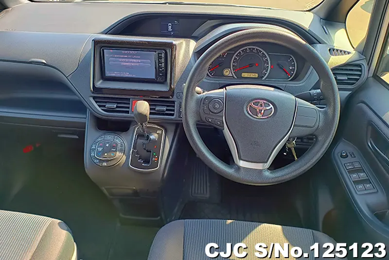 2016 Toyota / Noah Stock No. 125123
