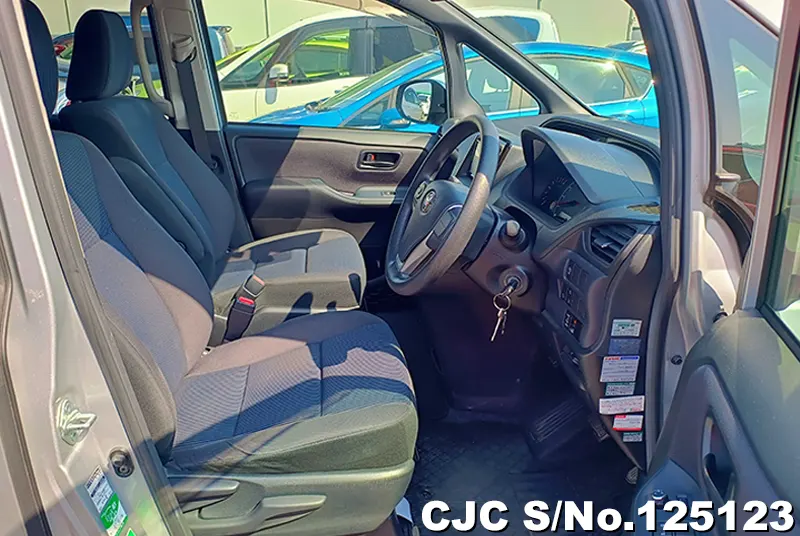 2016 Toyota / Noah Stock No. 125123