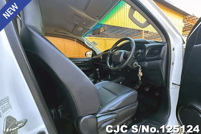 Toyota Hilux in White for Sale Image 2