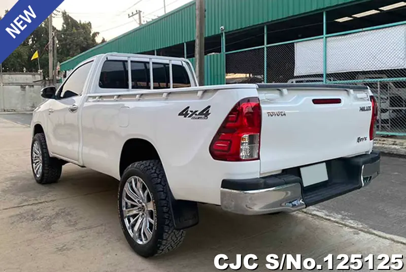 Toyota Hilux in White for Sale Image 1