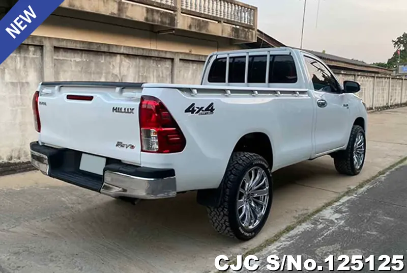 Toyota Hilux in White for Sale Image 2