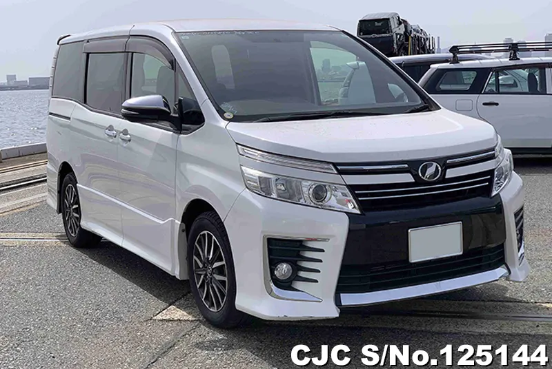 Toyota / Voxy 2015