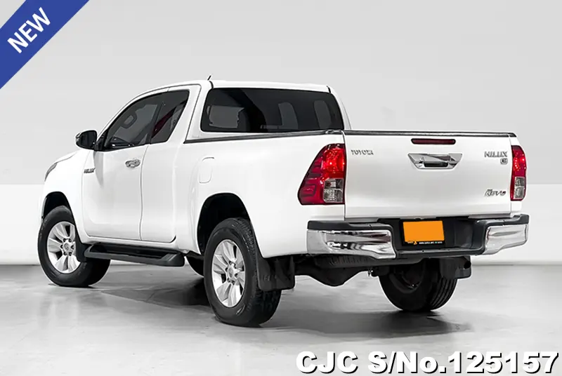 Toyota Hilux in White for Sale Image 1