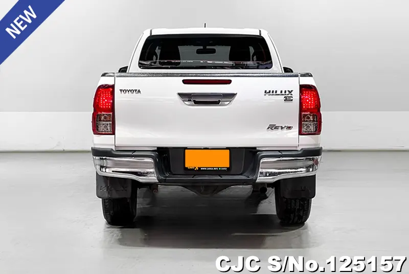 Toyota Hilux in White for Sale Image 3