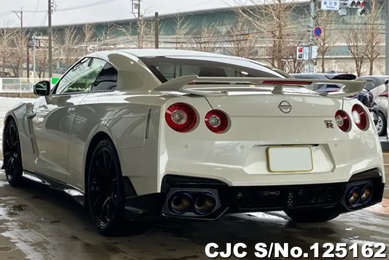 Nissan GTR in White for Sale Image 1