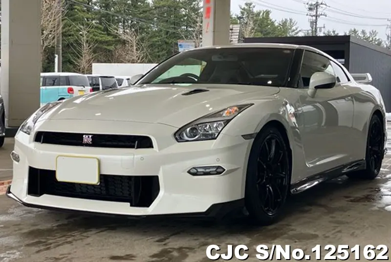 Nissan GTR in White for Sale Image 3