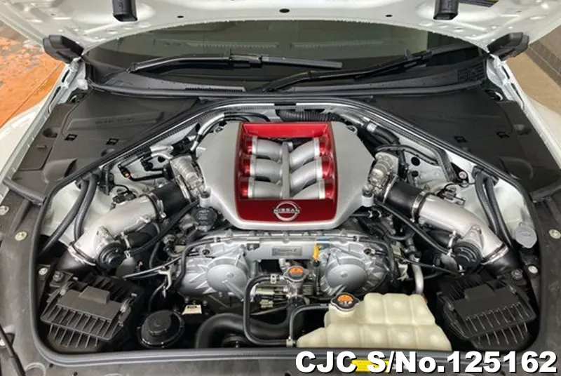 Nissan GTR in White for Sale Image 12