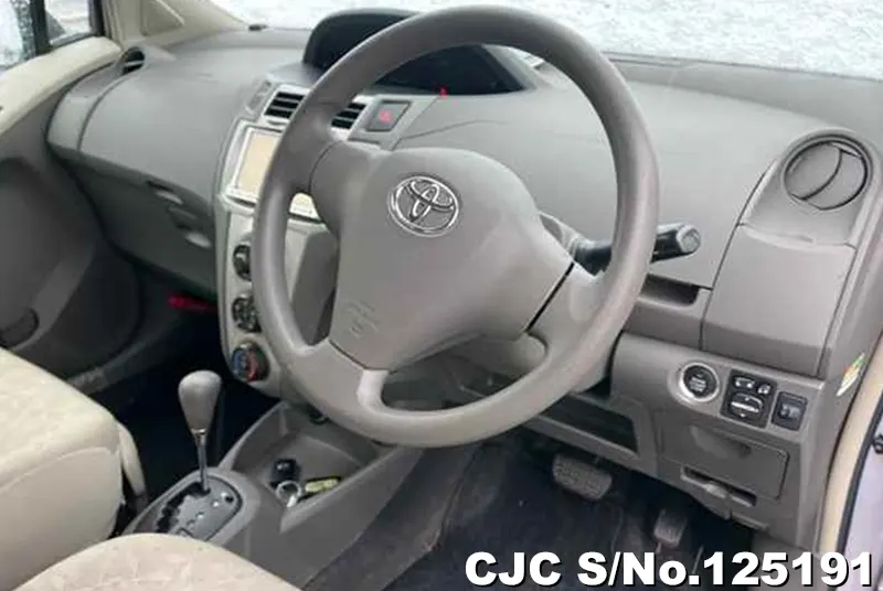 Toyota Vitz in Purple for Sale Image 4