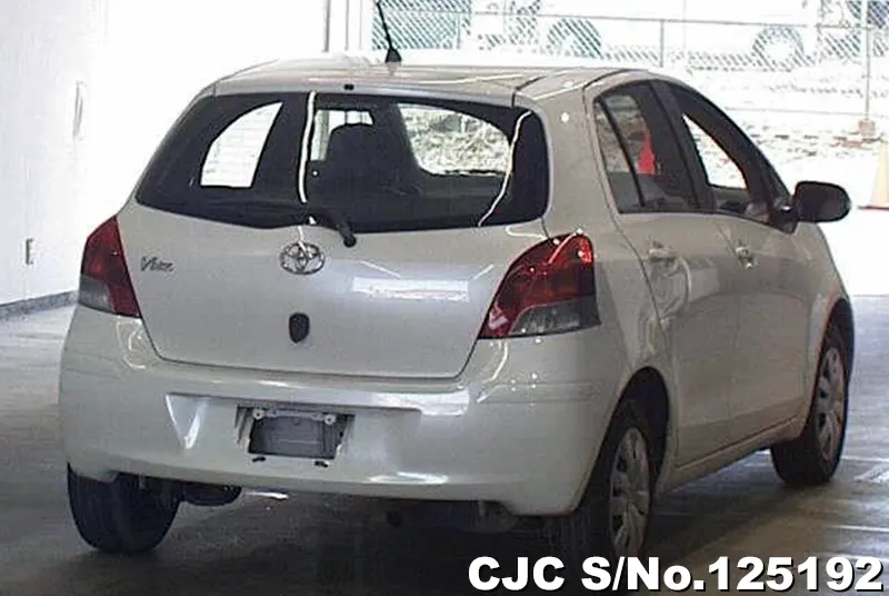 Toyota Vitz in White for Sale Image 2