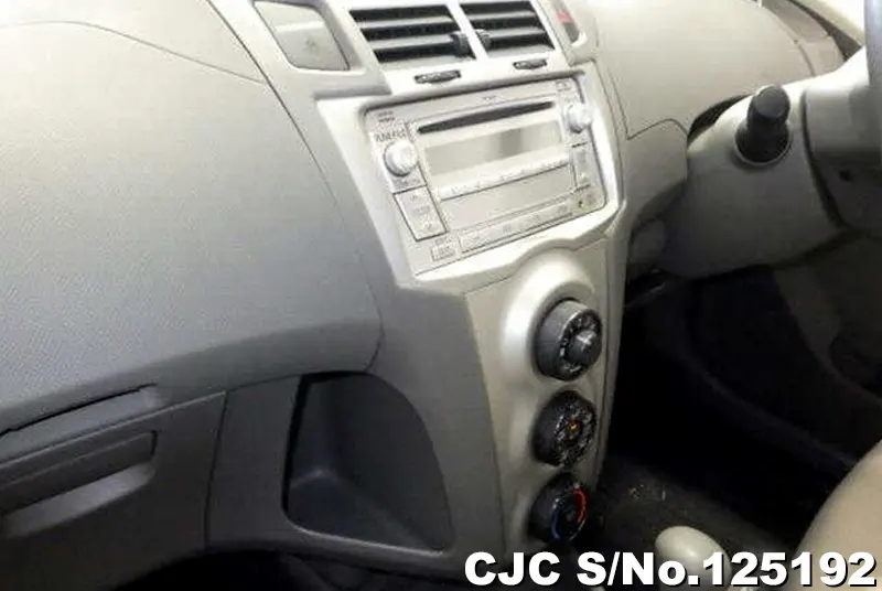 Toyota Vitz in White for Sale Image 5