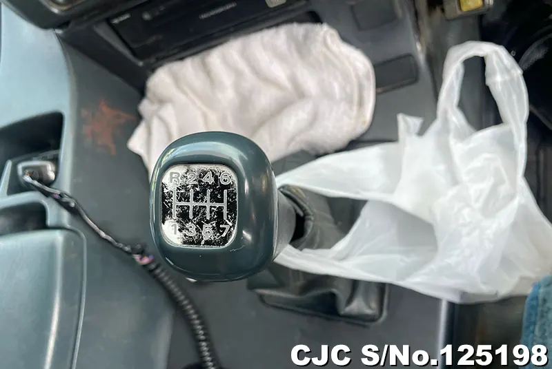 2000 Nissan / UD Stock No. 125198