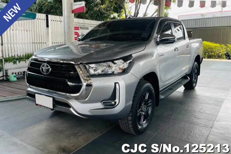 Toyota Hilux in Silver for Sale Image 3