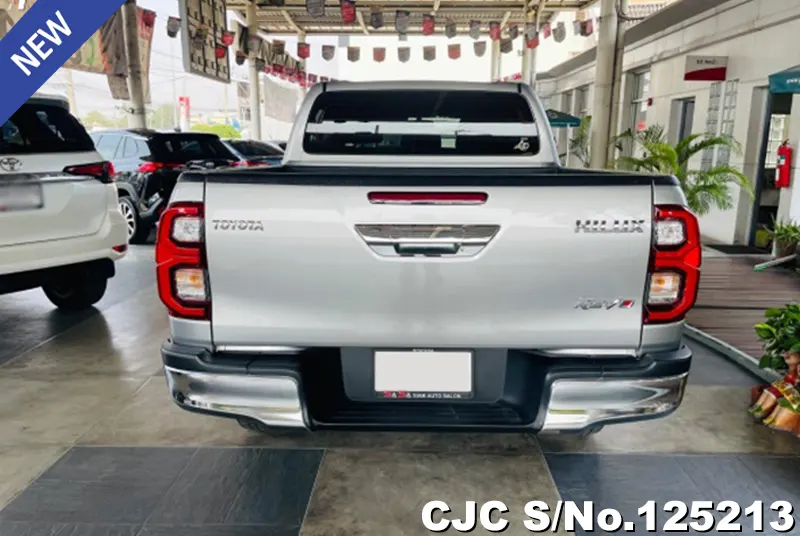 Toyota Hilux in Silver for Sale Image 5