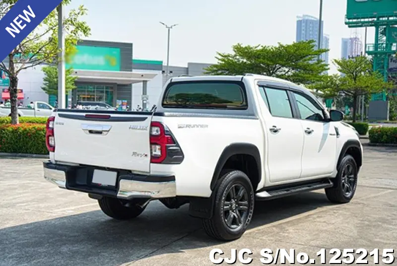 Toyota Hilux in White for Sale Image 2