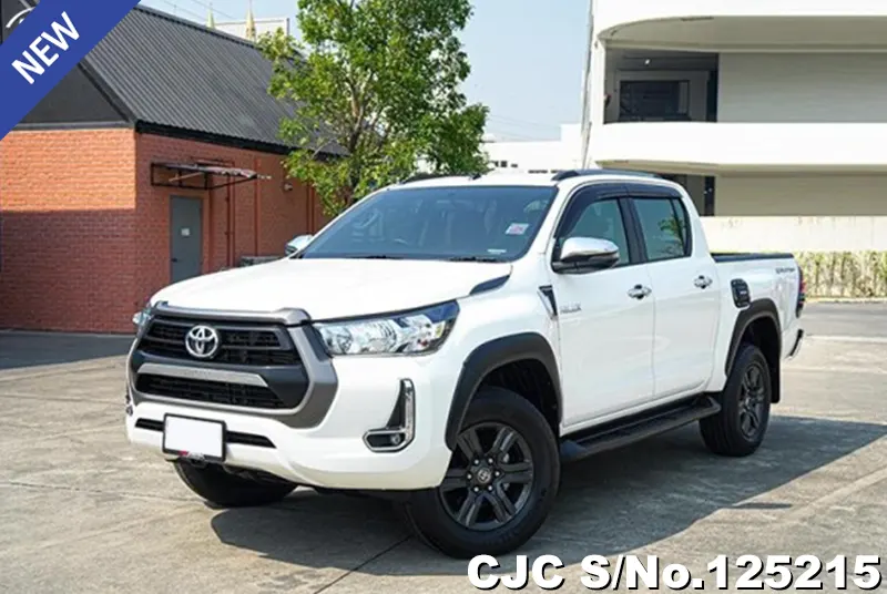 Toyota Hilux in White for Sale Image 3