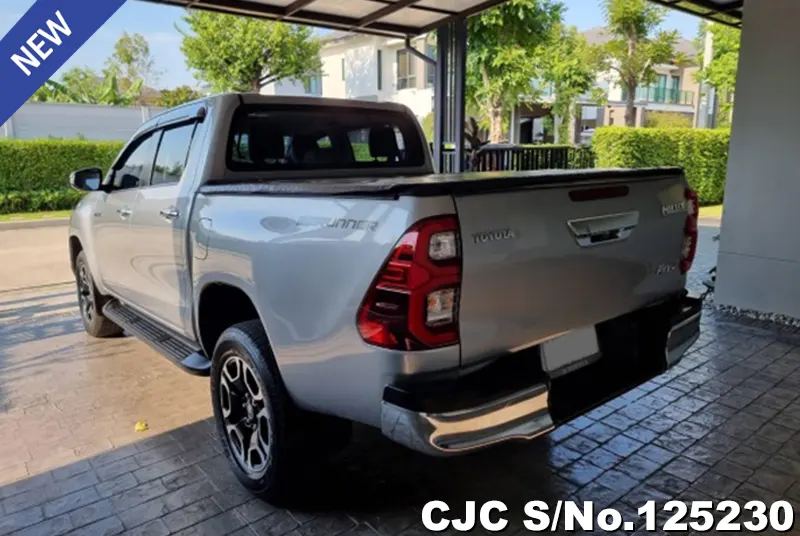 Toyota Hilux in Gray for Sale Image 1