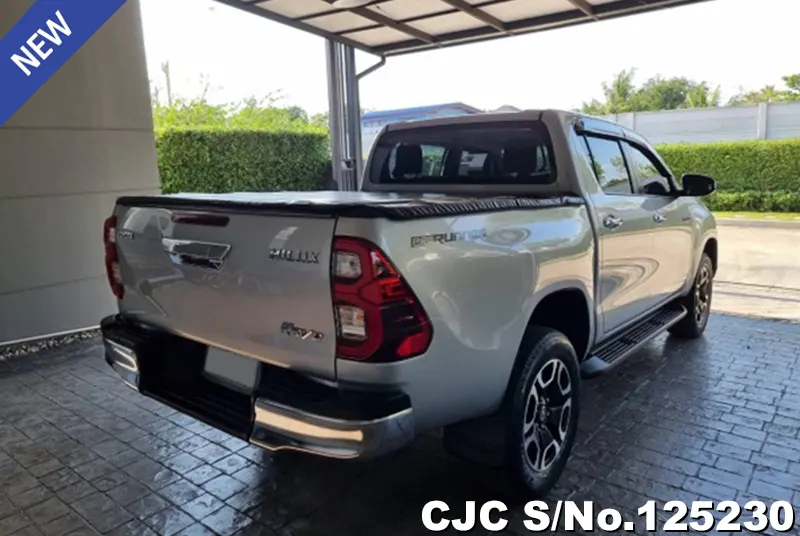 Toyota Hilux in Gray for Sale Image 2