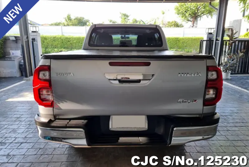 Toyota Hilux in Gray for Sale Image 5
