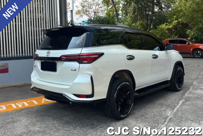 Toyota Fortuner in White for Sale Image 2