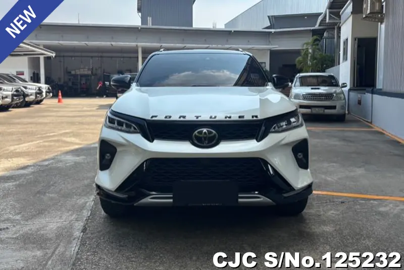 Toyota Fortuner in White for Sale Image 4