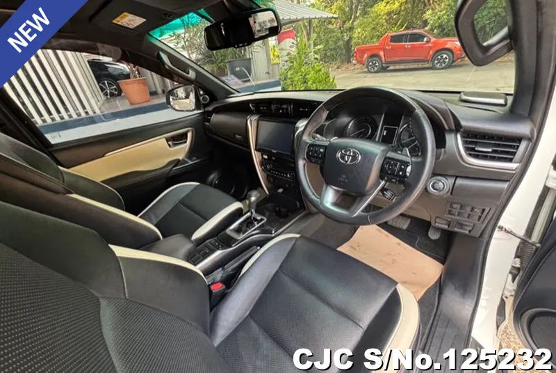 Toyota Fortuner in White for Sale Image 6