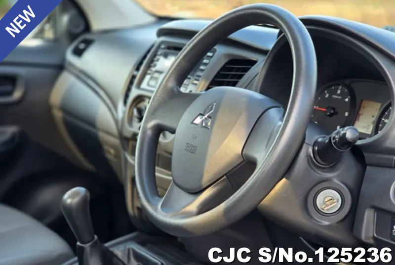 Mitsubishi Triton in White for Sale Image 10
