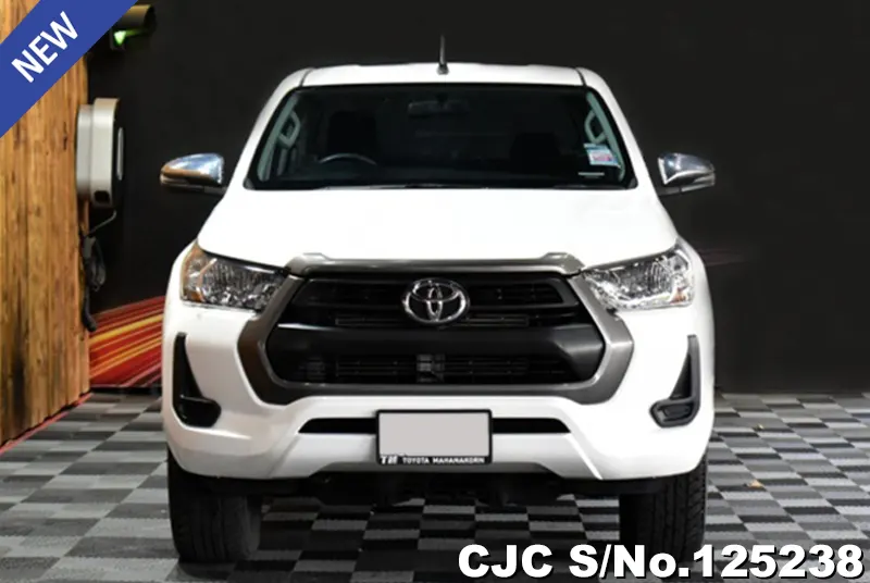 Toyota Hilux in White for Sale Image 2