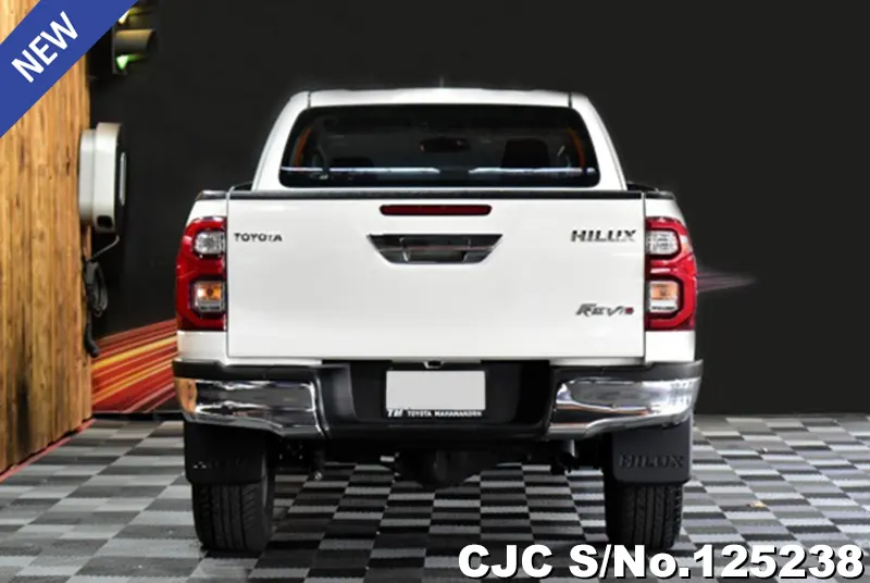 Toyota Hilux in White for Sale Image 3
