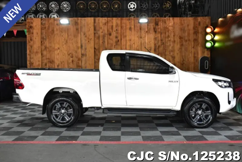 Toyota Hilux in White for Sale Image 4