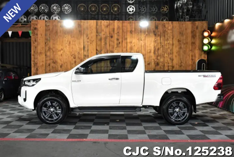 Toyota Hilux in White for Sale Image 5
